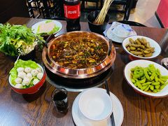 -虾弄弄海派小龙虾·牛羊蝎子火锅