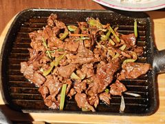 香辣芹菜炒牛肉-春梅里卤鹅馆·47年老字号(中山路店)