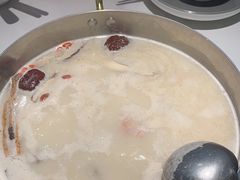 -洪氏嗨捞·广东猪肚鸡·椰子鸡火锅(西咸万象城店)