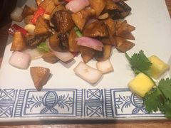 -云海肴·汽锅鸡·云南菜(天山百盛优客店)