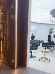 -一家只做男发烫染的店
