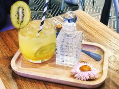 -FLOVIE FLORIST CAFE