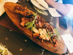 烤肉拼盘-造精酿餐厅