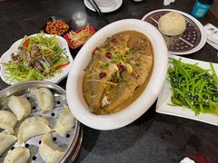香菜根拌牛肉-燕青小馆(东园大厦店)