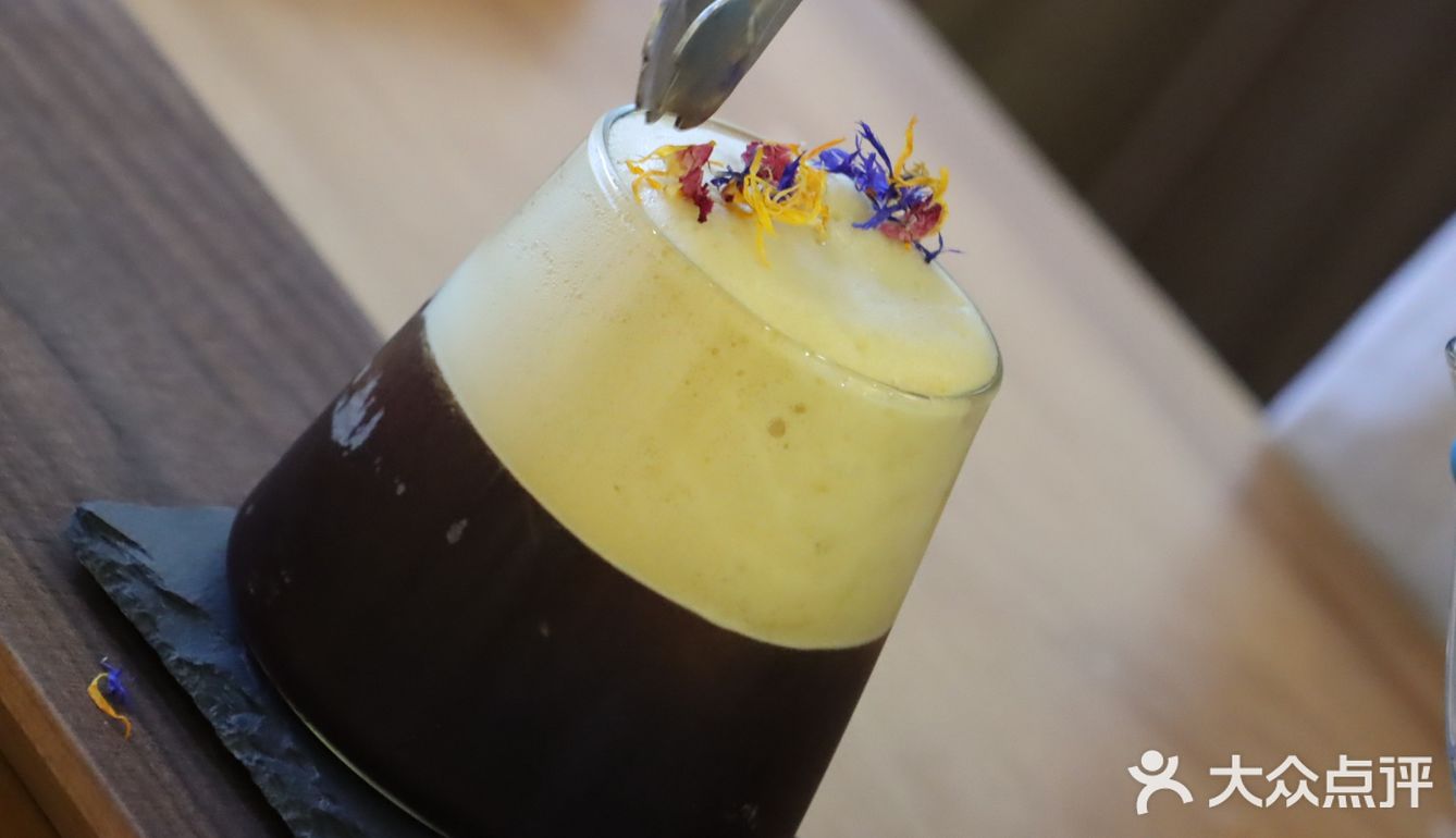 梅林新晋咖啡店 拾豆者：黑白配 浓缩牛奶配