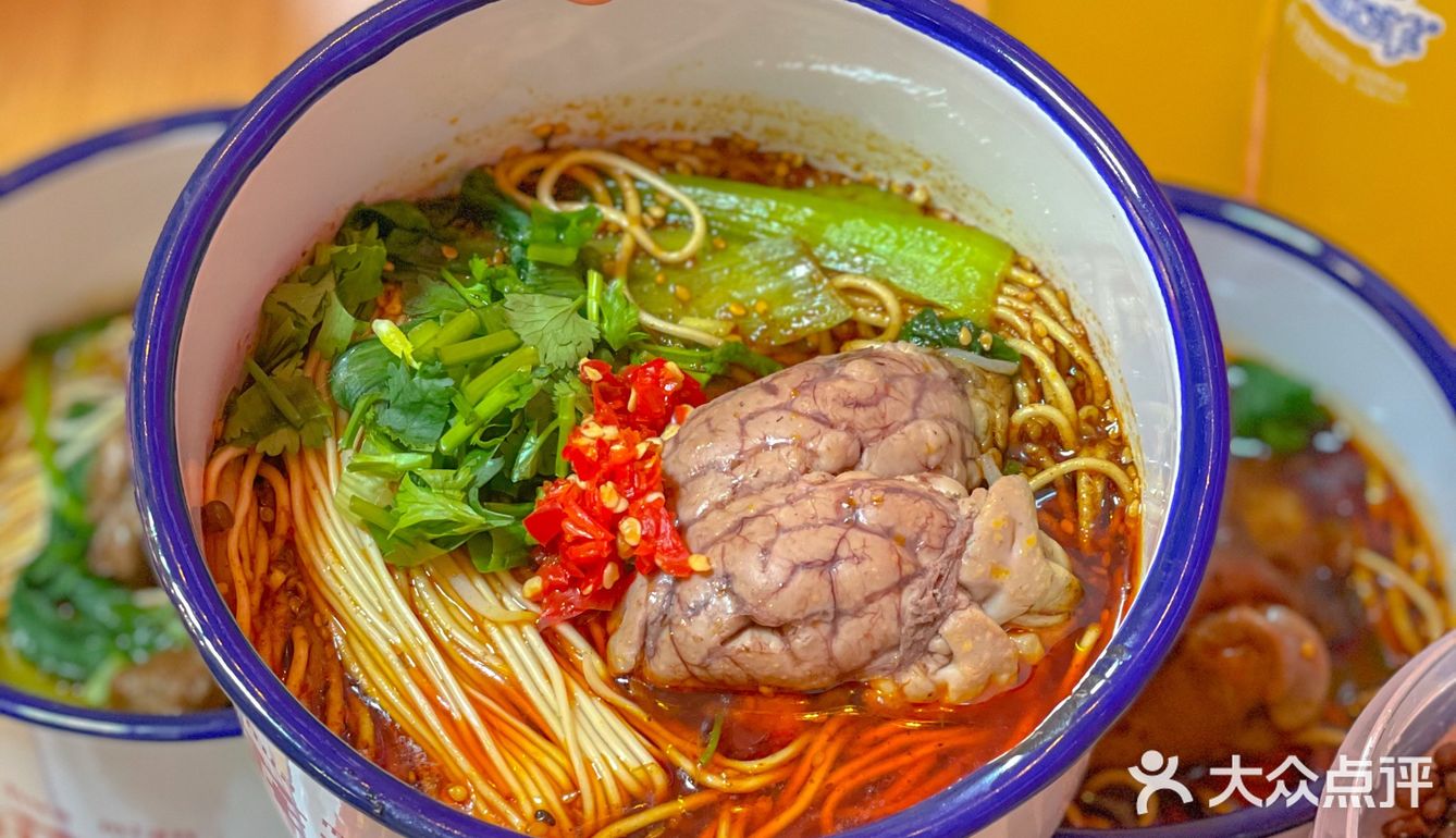 南京的面条结合成都人爱吃的脑花摆的一米7515