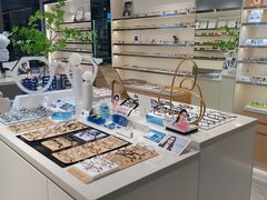 -视野联行眼镜·蔡司·尼康·豪雅·依视路(青浦宝龙店)