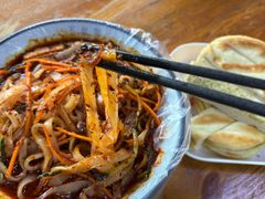 -不起眼麻辣烫凉皮店