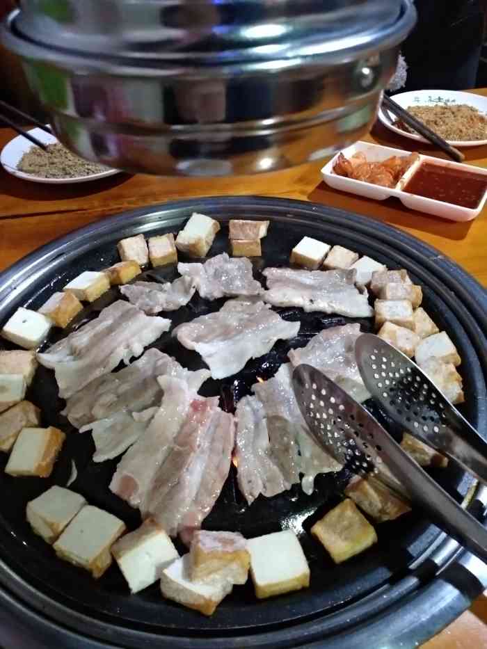 牛博士烤肉-"吃烤肉还是过瘾的,肉片在烤炉上发出滋滋的.