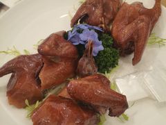 玻璃脆皮乳鸽-荣粤酒家·融合粤菜