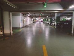 -正大乐城徐汇店-地下停车库