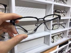 -视野联行眼镜·蔡司授权店(长白万象汇店)
