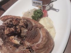 自酿啤酒脆皮烤猪肘-Ambra Haus琥珀屋精酿餐厅(宝山店)