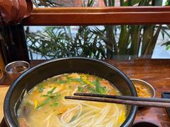 -银米·云南传统过桥米线(双廊黑金冠店)