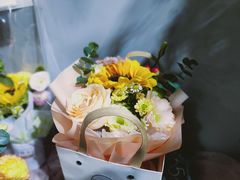 -何兮花店·气球派对鲜花店(马桥银春路万科城店)