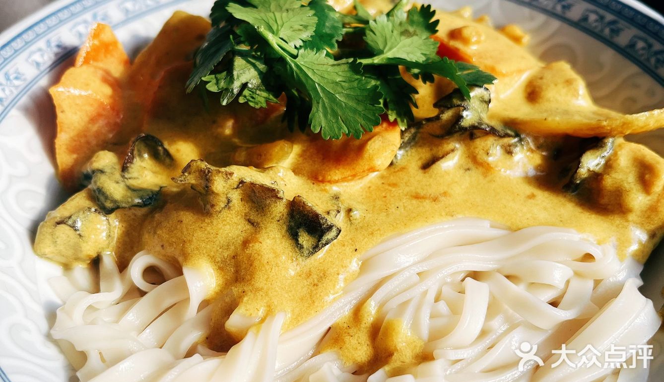 鸡腿奶味咖喱拌面