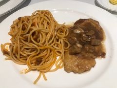 煎鸡排配意面-北京友谊宾馆·俄罗斯餐厅