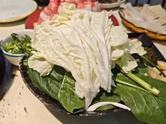 -洞庭洲·防空洞火锅·烧烤·铜锅涮肉(新百广场店)
