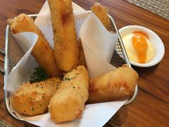 炸芝士条-Chom Cafe and Restaurant