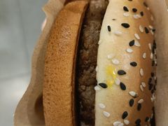 -麦当劳(上海虹桥站30B检票口楼上)