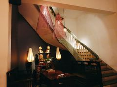 -Noir. Dining in the Dark