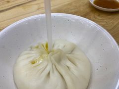 蟹黄吸管汤包-蒋家桥饺面店(四望亭路店)