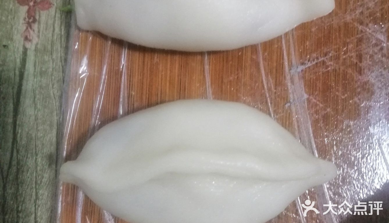 太好了，到菜市场买些菜，做好馅料，将年糕蒸熟
