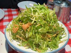 馓子拌苦苣-满堂春特色餐馆