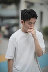 -一家只做男发烫染的店