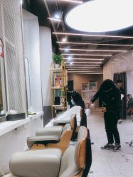 -PE SALON 