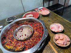 -渝嘴小老弟老火锅(华新村店)