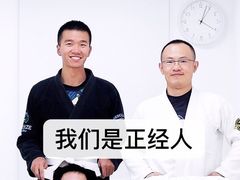 -菠萝格斗巴西柔术训练馆