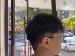 -阿三造型烫染•接发