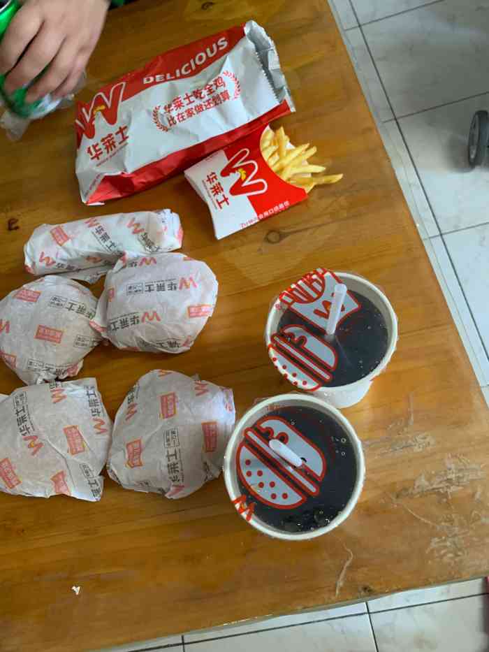 华莱士·全鸡汉堡(丹阳店)-"华莱士～ 每次不知道吃什么零食的时候 就