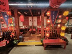 -宽板凳老灶火锅(台湾街店)