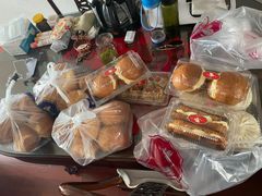-白玉兰食品甜凤店(合生汇店)