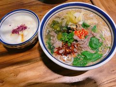 -云阿蛮云南生烫牛肉米线(奉贤路店)