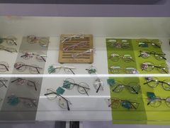-提一眼镜·蔡司·依视路(小寨店)