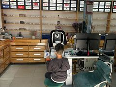 -豪门视光·星趣控·蔡司依视路眼镜代理商(中央大街店)