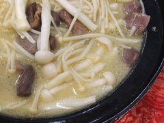 鸡杂双菇煲-化州大众美食城(宝安老牌店)