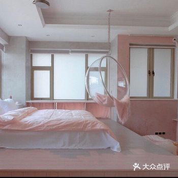 * PINNK粉舍叁号 *  去年住过的一家极具少女