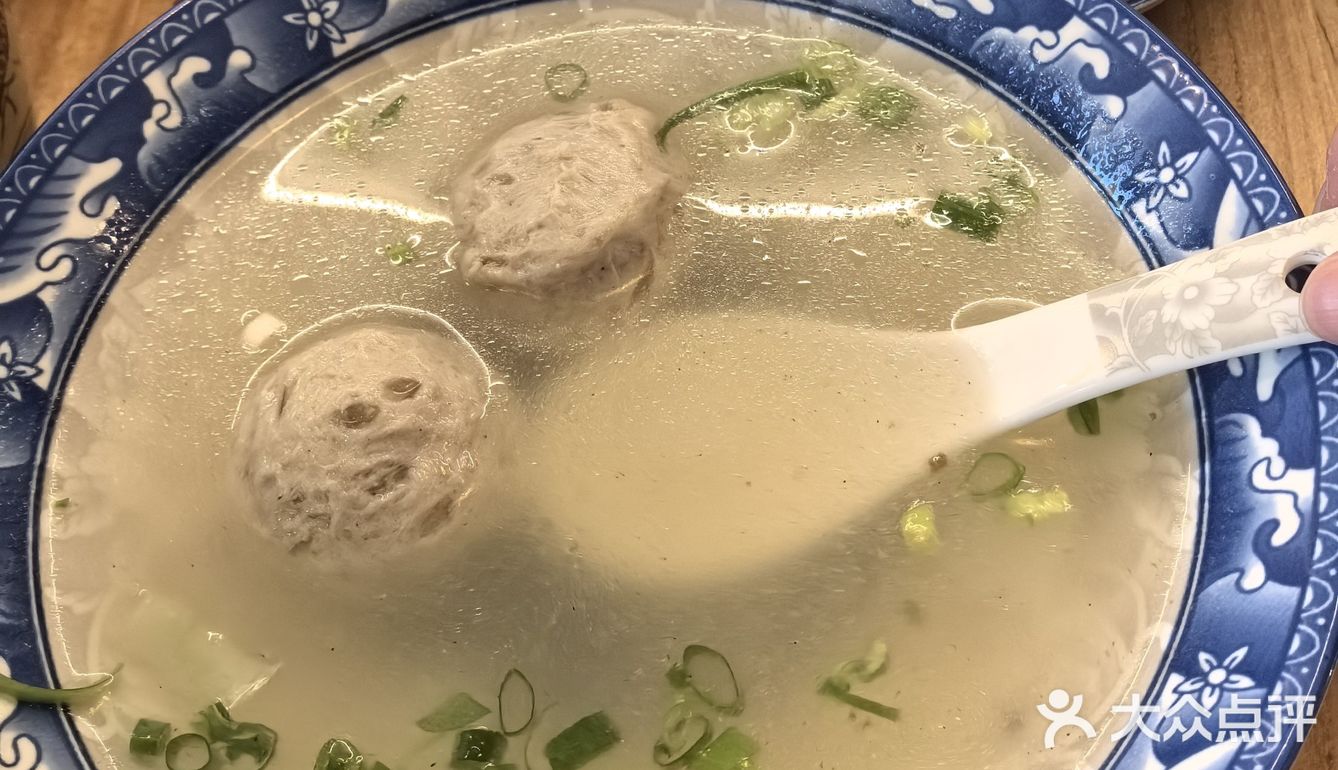 东西也好吃，尤其喜欢卤肉饭和蒜泥鲜蚵