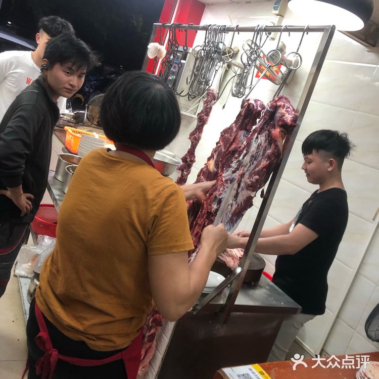牛骨髓第一次吃很弹牙，第一次吃哈哈～然后我们又点了一盘