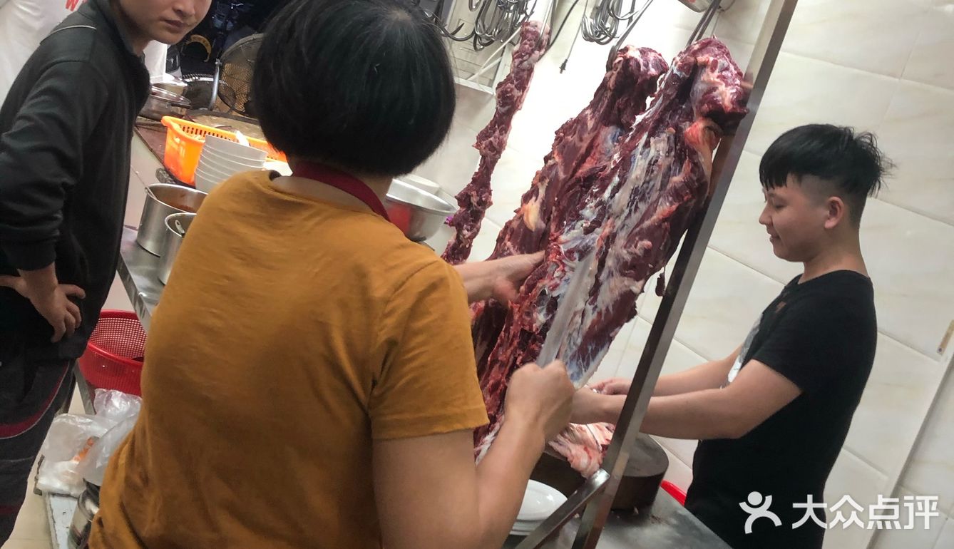 牛骨髓第一次吃很弹牙，第一次吃哈哈～然后我们又点了一盘