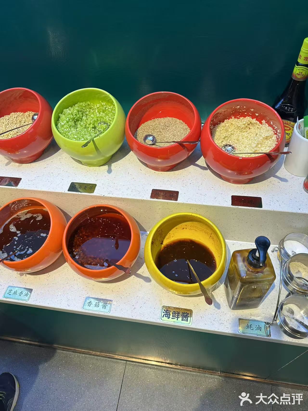 新鲜的牛肉直接入口[色]