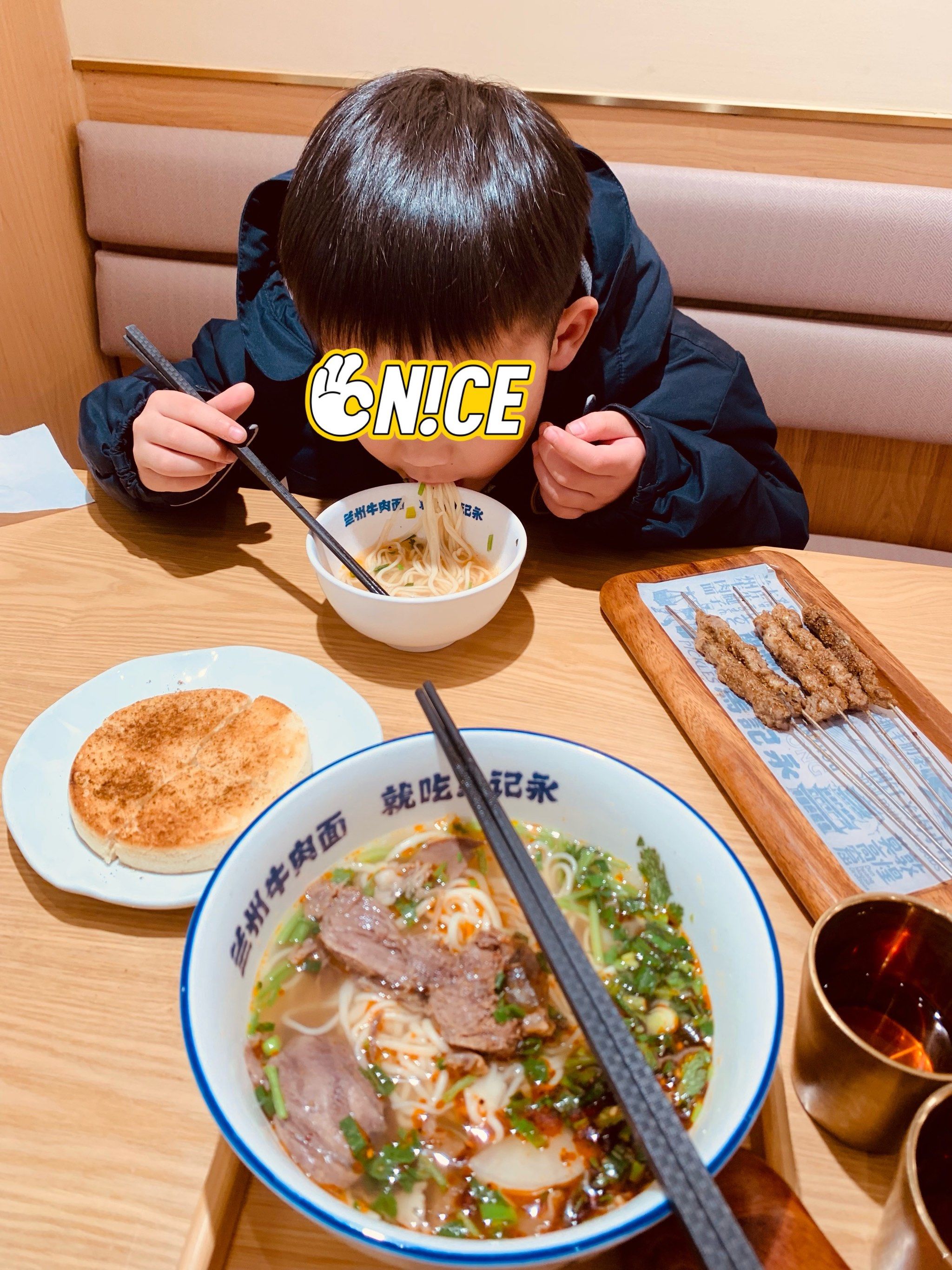 复工的苦靠美食来补～带娃出来觅食啦[调皮][调皮]