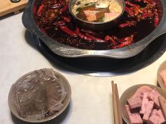 -渝嘴小老弟老火锅(华新村店)