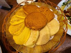 特色三拼饼-老滇山寨•云南特色菜•地方菜•民族风情歌舞表演(金碧店)