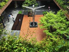 -瑞虹新天地月亮湾