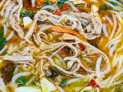耙肉饵丝-巍山𤆵肉饵丝